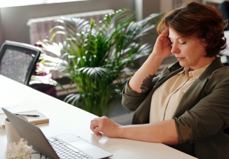 Warum immer mehr Arbeitnehmer krank zur Arbeit gehen