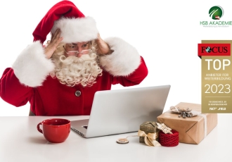 Weihnachtsmann mit Laptop